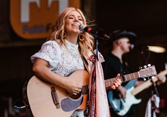 Anne Wilson in concert